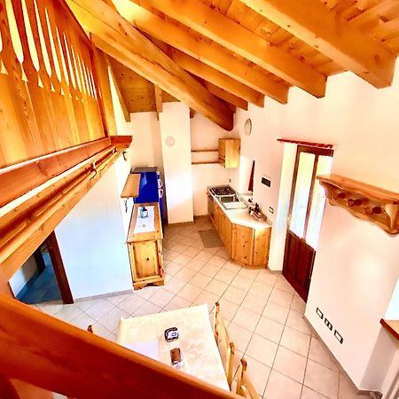 Attico Panoramico Con Soppalco Appartement Gignod Buitenkant foto