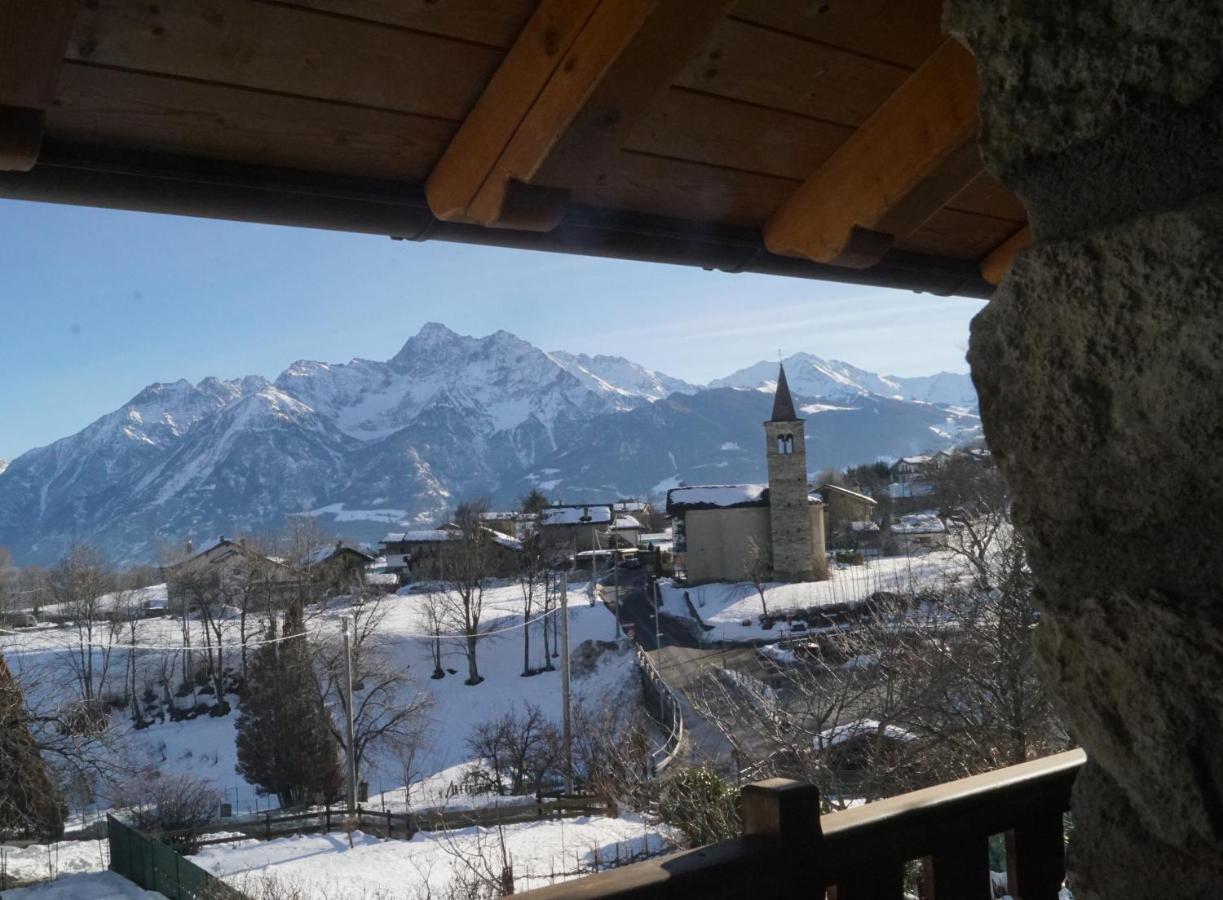 Attico Panoramico Con Soppalco Appartement Gignod Buitenkant foto